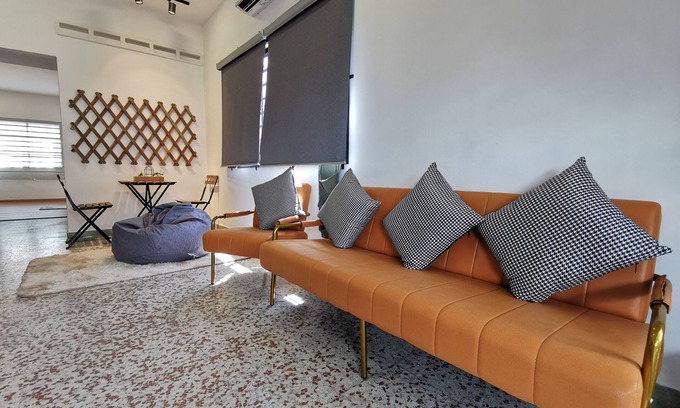 Malacca City House | DeCorner @ Ujong Pasir | Melaka Town | Netflix | Wi-Fi |