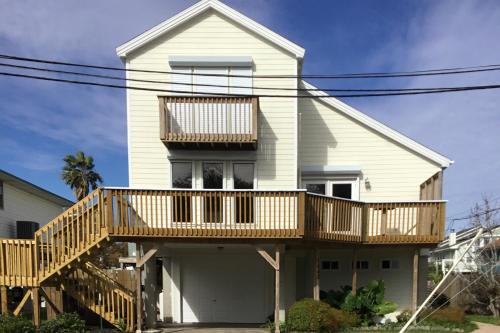 Dickinson House | DeDe's Fishhouse