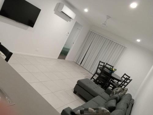 Deebing Heights House | Deebing Hideaway - Harmony Haven