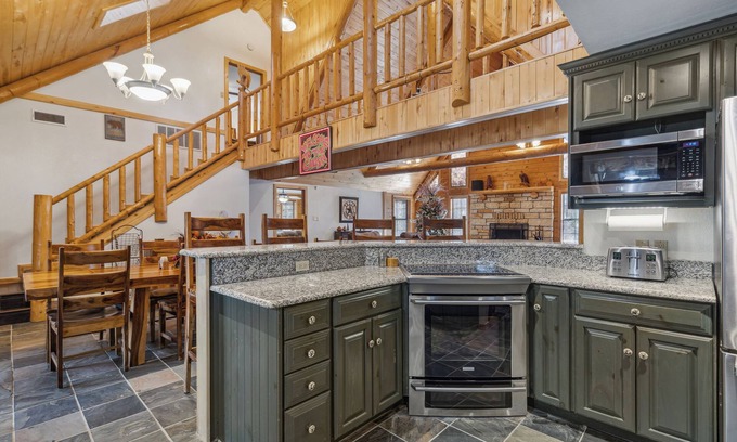 Eustace Cabin | Deep Woods Cabin on 55 Acres with high speed wifi!