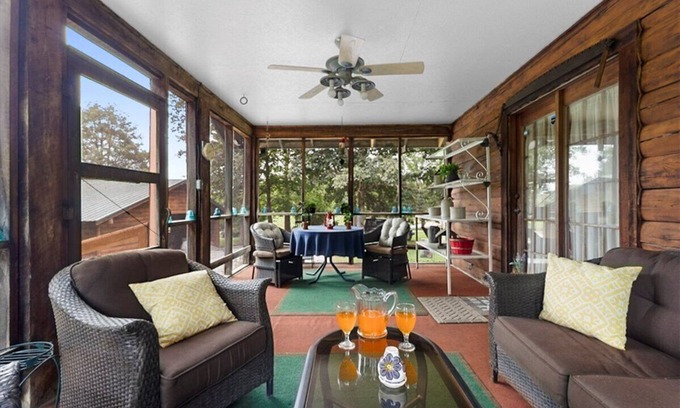 Williams Cabin | Deer Bend Cabin: A Woodsy Escape in the Heart of Southern Indiana