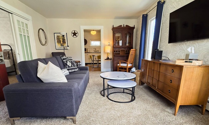 Cody House | Deer Haven Bungalow- charming fully equipped home located within a block of historic downtown Cody!
