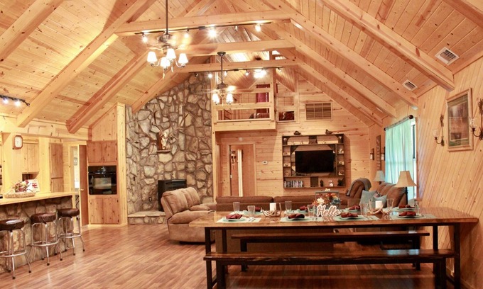 Smithville Cabin | Deer Ridge Retreat Luxurious Family Sanctuary with Hot Tub and BBQ by RedAwning