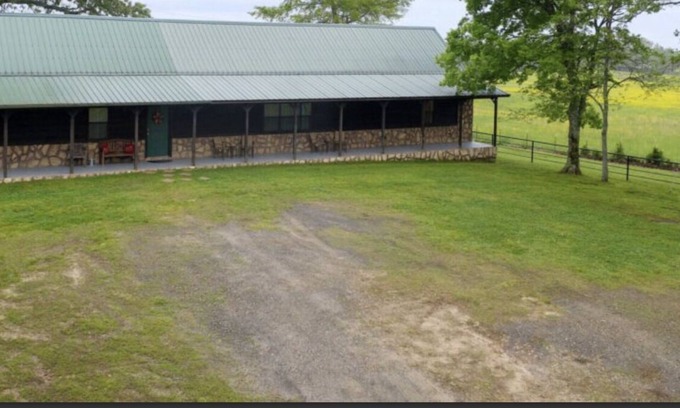 Smithville House | Deer Ridge Retreat