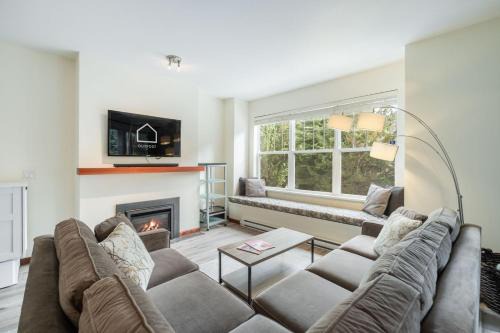 Blueberry Hill House | Deer Run by Outpost Whistler