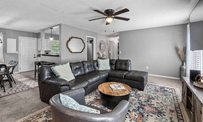Cape Girardeau House | Deer Run Creek: 5 Bed Home in Great Neighborhood