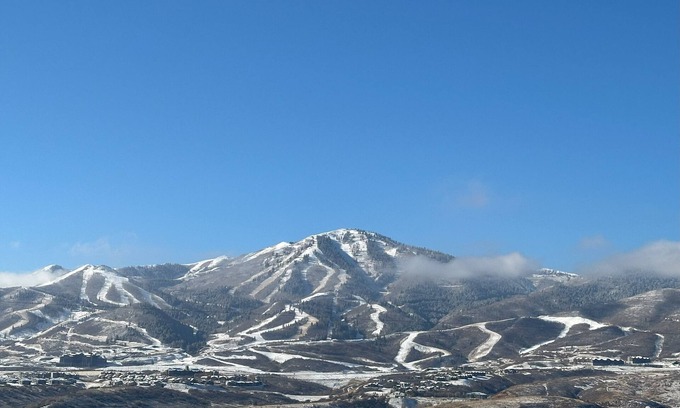 Hideout House | DEER VALLEY AND LAKE VIEWS & activities: Ski, Golf, Boating, Concerts, Biking