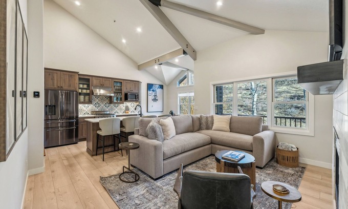 Deer Valley House | Deer Valley Drive | Private Hot Tub | Easy Access to Main Street and DV | Sleeps 8
