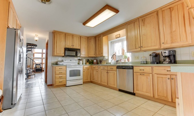 Biglerville House | Deerfield Retreat | Pool Table, Fireplace + Play-Set!