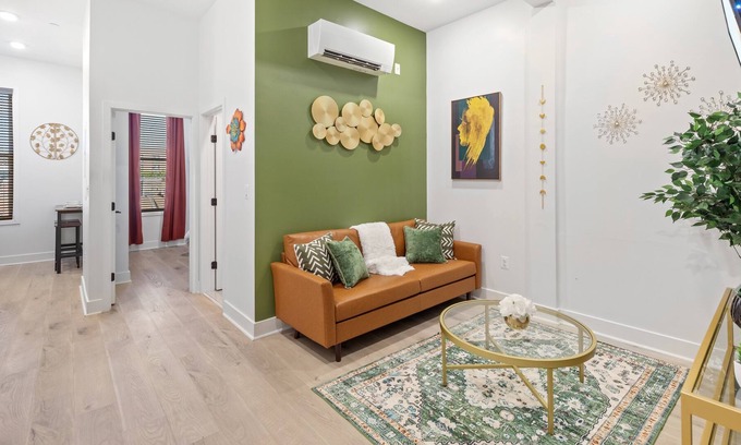 Fells Point Apartment | °Heart of Fells point °Smart TV°A/C°Full Kitchen