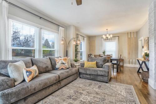 Central Colorado Springs House | Del Norte Deluxe! Downtown King Top Attractions