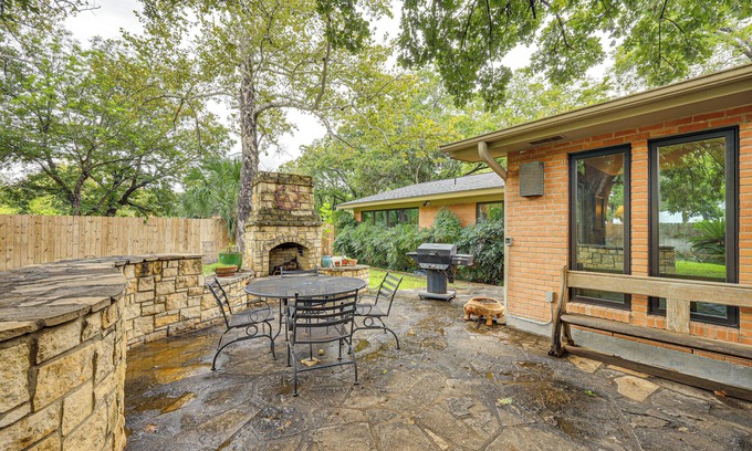 Amistad National Recreational Area House | Del Rio Home w/Large Yard, BBQ + Fireplace!