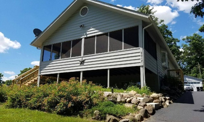 Delavan Lake House | Delavan Haus Family Gathering Place for Family and Friends!