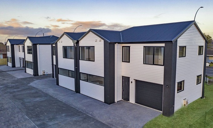 Hamilton House | DELBROOK POINT TOWNHOUSE