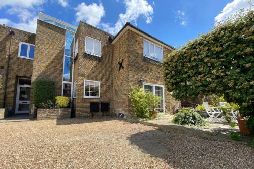 Sandwich Apartment | Delf Stream, close to town with lovely sunny terrace