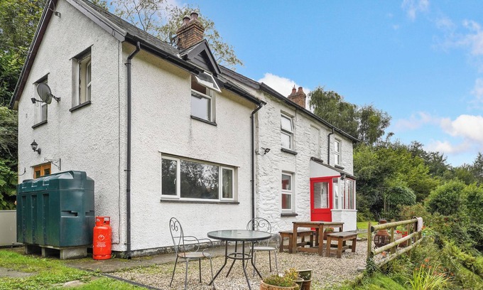 Glandyfi House | DELFRYN, GOGINAN, pet friendly, with a garden in Aberystwyth