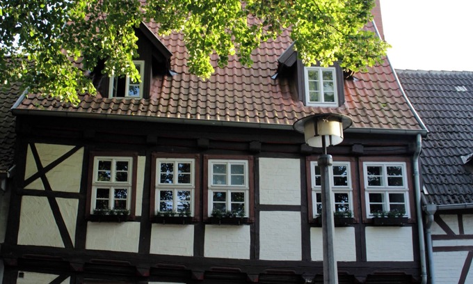 Quedlinburg House | Delightful 2-bedroom flat in listed property built 1680 with WiFi in Quedlinburg