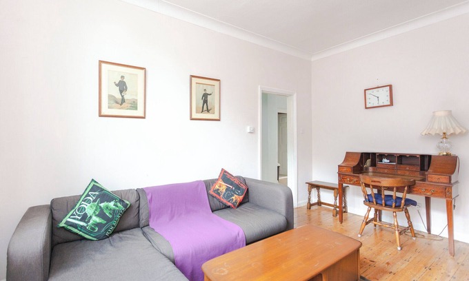 Elephant and Castle Apartment | Delightful 2BD Flat with Patio, Elephant & Castle