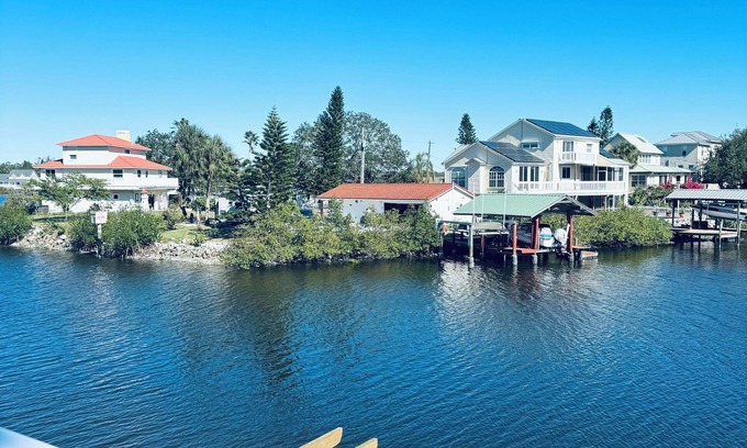 Gibsonton House | Delightful 3-bedroom house in Gibsonton with WiFi access