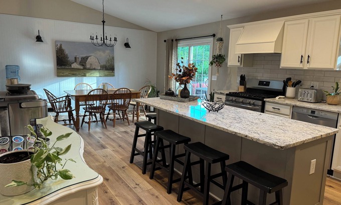 Delavan House | Delightful 5-bedroom house near Lake Delavan with AC, WiFi