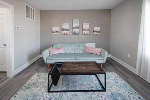 Evansville Apartment | Delightful airy remodeled 1 1 Elsas