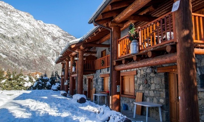 Antey-Saint-Andre Ski Chalet | Delightful apartment in Antey St. André