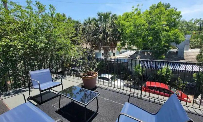 Esplanade Ridge Apartment | Delightful Degas