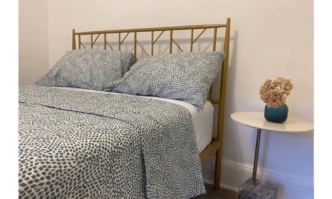 Pelham Apartment | Delightful Entire 2 Bed-room Apartment ~ Walking to train for NYC