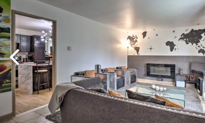 Sauk Village House | Delightful Home