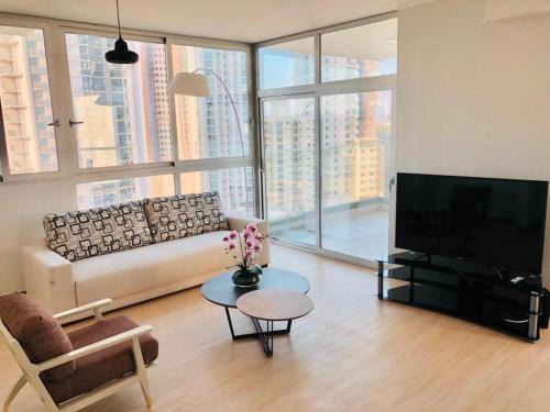 Tumba Vieja Apartment | Delightful Ocean View Apartment - PH Quartier Del Mar