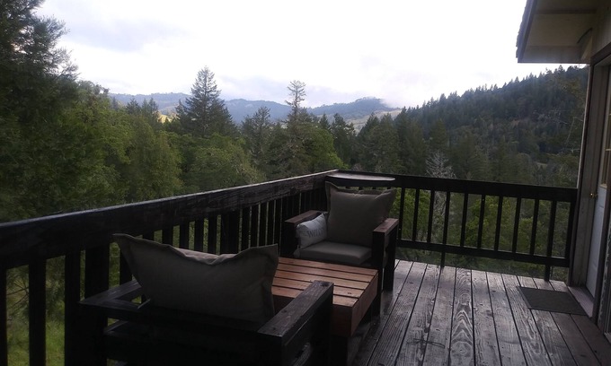 Redway Apartment | Delightful off grid studio with beautiful mountain views
