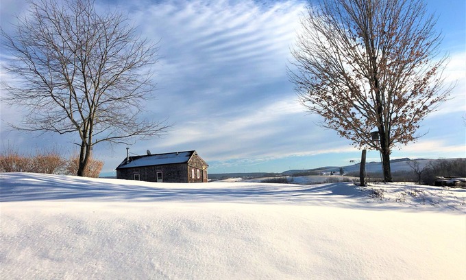 Listie Cabin | Delightful One Bedroom Cabin on Scenic Historic Farm