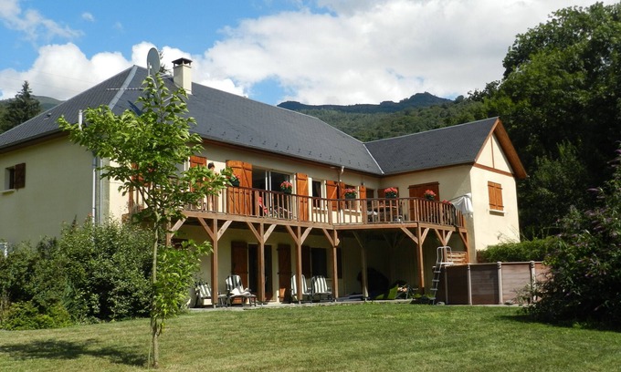 Prechac House | Delightful & relaxing 6 bedroom house, in the mountains with skiing near by