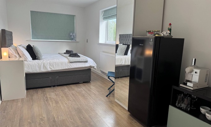 Sheffield House | Delightful Self Contained Garden View Annex