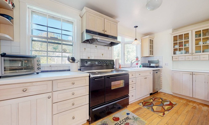 Jamaica House | Delightful updated farmhouse with original features, patio, and & W/D