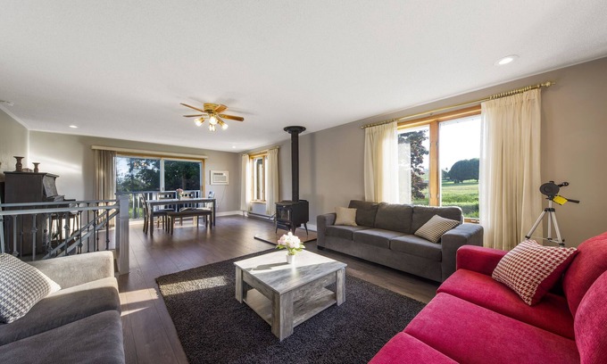 Clarington Other | Delightful Vacation Farm House- Cottage Style!