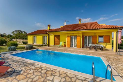 Krmed Villa | Delightful villa with pool for 6 persons
