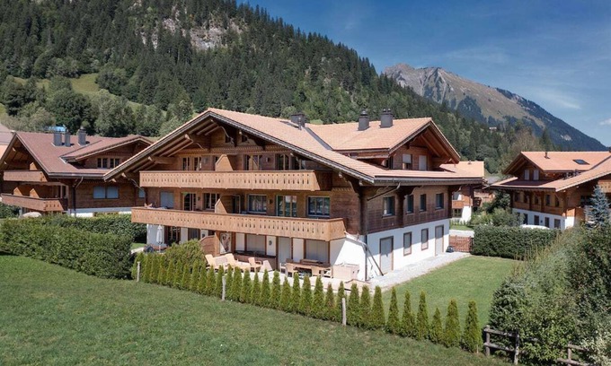 Gsteig Apartment | Delightfully Presented Flat with Amazing Views