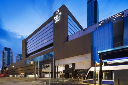 Downtown Edmonton Hotel | Delta Hotels by Marriott Edmonton Centre Suites