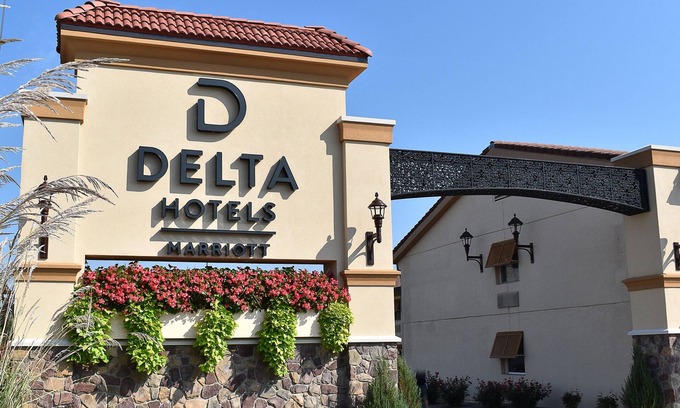 Indianapolis Hotel | Delta Hotels by Marriott Indianapolis East