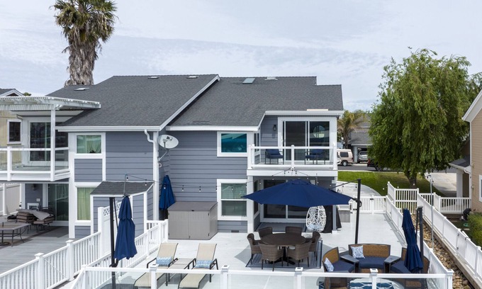 Discovery Bay House | Delta Waterfront Contemporary Family Retreat - New 2023!