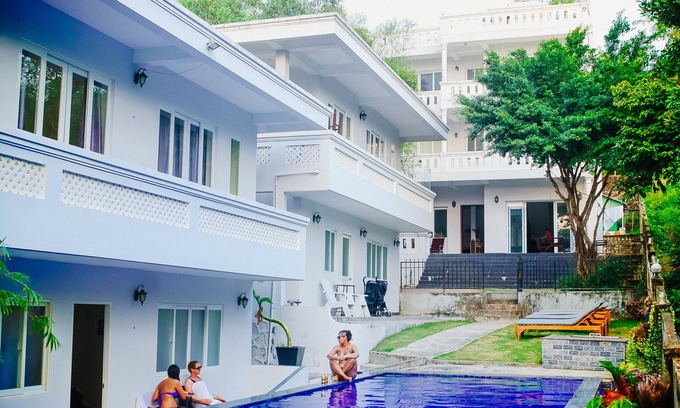 Cua Lap Hotel | Delux family room with pool view- Be Home 4 Sunset House