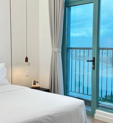 Likas Apartment | Deluxe 1BR Seaview and Mountain View with balcony