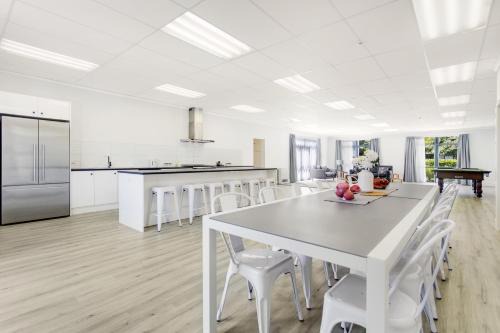 Paihia Apartment | Deluxe 280sqm 3 bedroom with Pool Table - 200m to beach