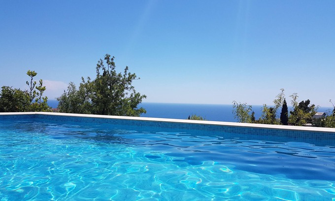 Ulcinj Apartment | Deluxe apartment with swimming pool