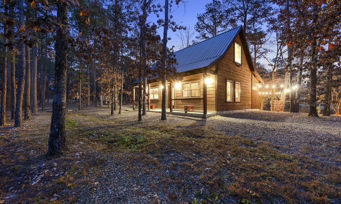 Broken Bow Cabin | Deluxe Broken Bow Family Cabin with a Pond!