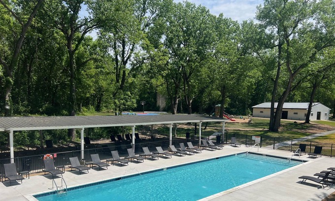 Yorkville Cottage | Deluxe Cottage - Experience the beautiful serenity of our new private cottages at Fox Bluff
