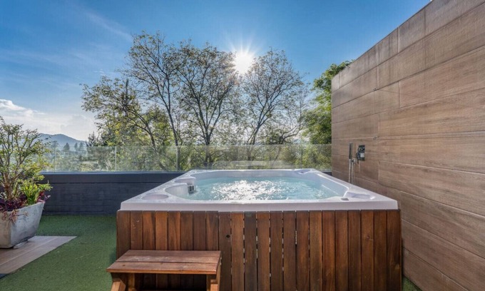 Envigado Apartment | Deluxe Country Duplex Penthouse: Privacy & Chill