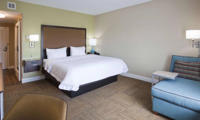 Roseville House | Deluxe & Cozy Room! An Oasis of Comfort & Elegance