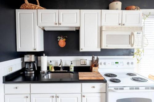 Winooski Falls Mill District Apartment | Deluxe Cute Apt Walk to Restaurants